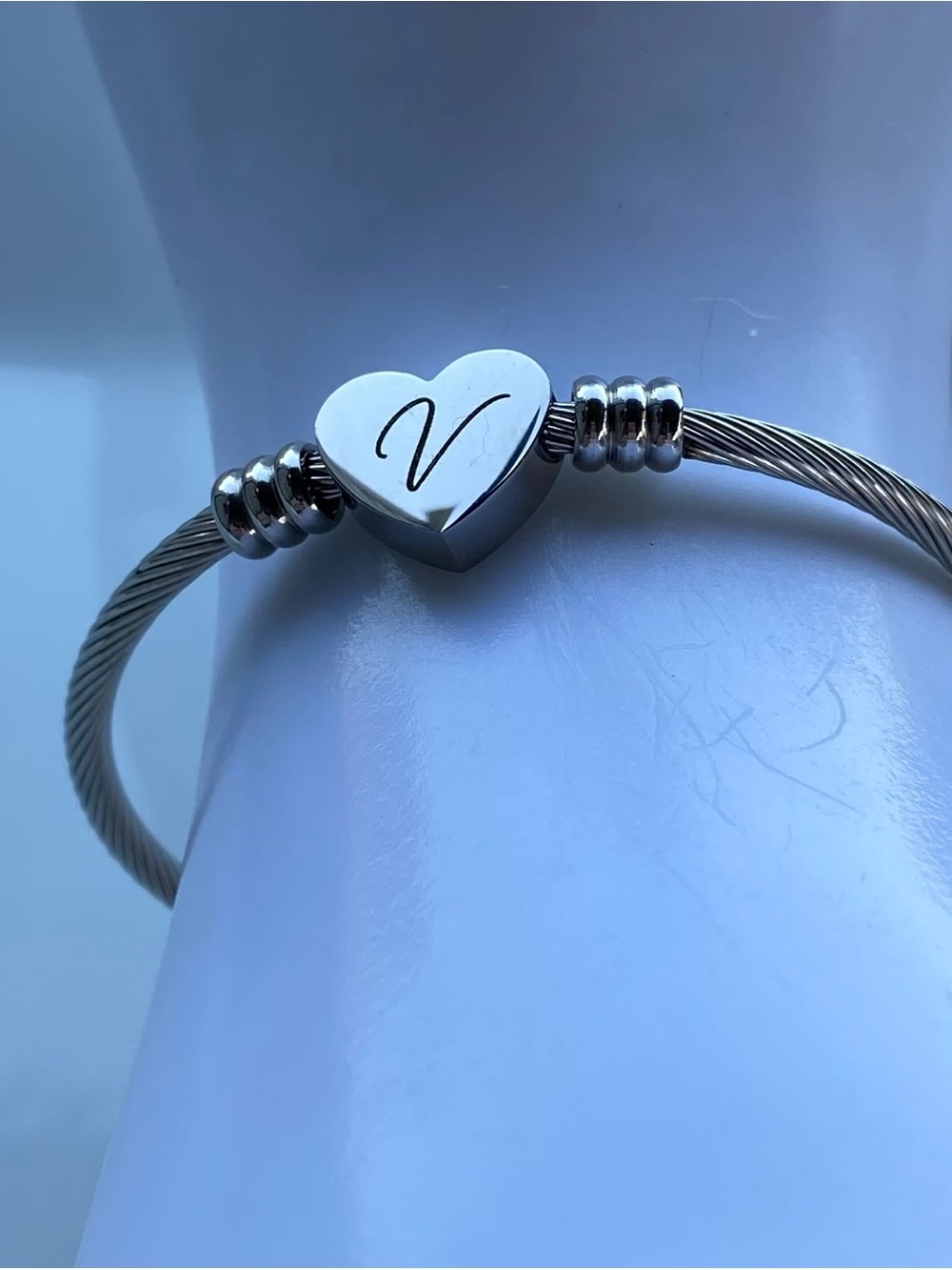 Personalized Heart Cable Bracelet with 'V' Initial - Silver